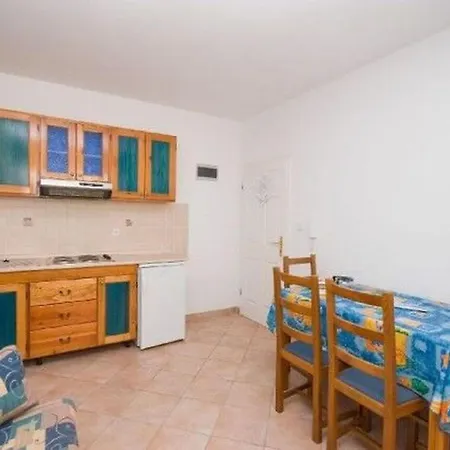 Christian Apartment *