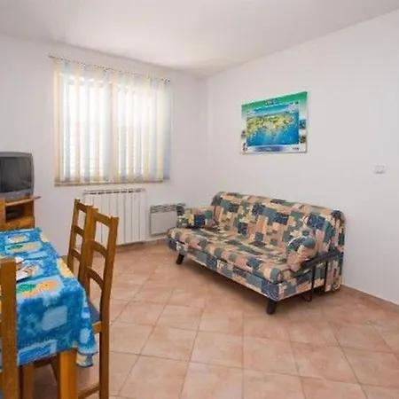 Apartment Christian *