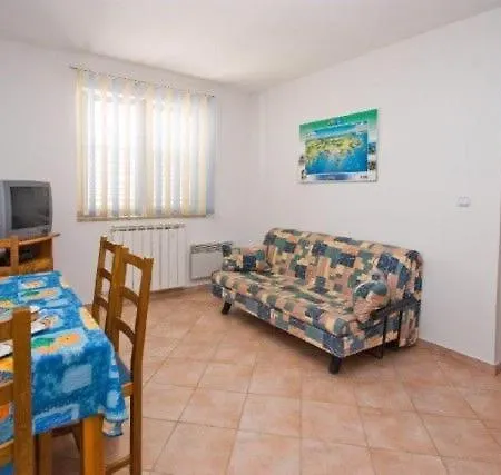 Christian Apartment *